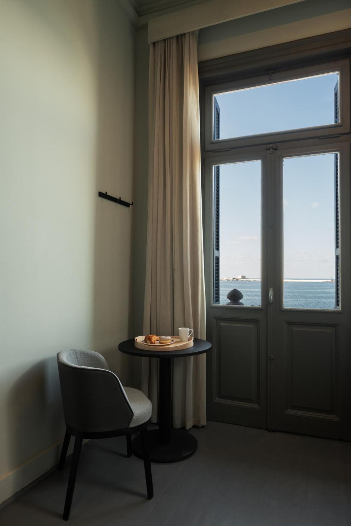 Grey L Corniche Apartament *